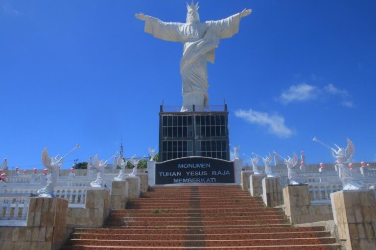 Ikon wisata Monumen Tuhan Yesus Raja Memberkati