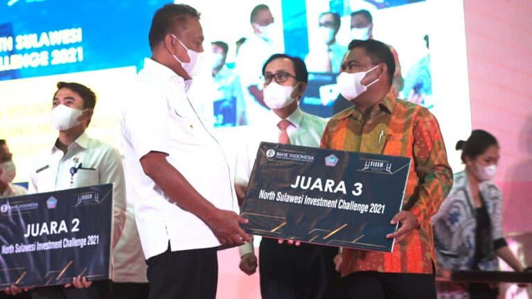 Jakson Parapaga, ST, ME Menerima Penghargaan Juara III Lomba North Sulawesi Investment Challange NSCI